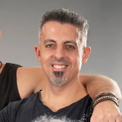 אלעד ירקוני - בס וקולות בלהקת אקרופוליס