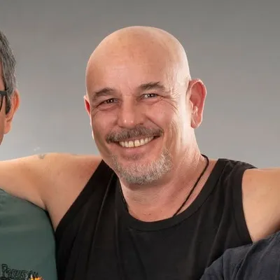 עופר דגני - גיטרה וקולות בלהקת אקרופוליס